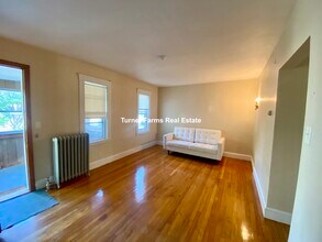 89 Hillsdale Rd, Unit 1 in Medford, MA - Building Photo - Building Photo