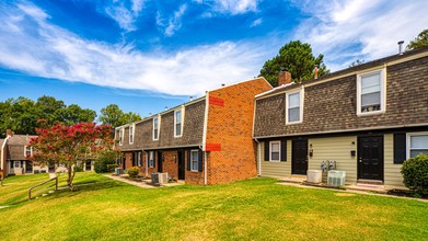 Ivy Gates Townhomes in Petersburg, VA - Building Photo - Building Photo