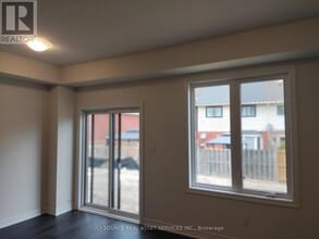 23 Genoa Dr in Hamilton, ON - Building Photo - Building Photo