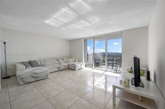 2750 NE 183rd St, Unit 804 in Aventura, FL - Building Photo - Building Photo