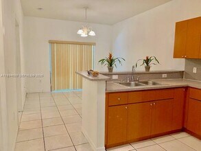 13705 NE 20th Pl in North Miami Beach, FL - Foto de edificio - Building Photo