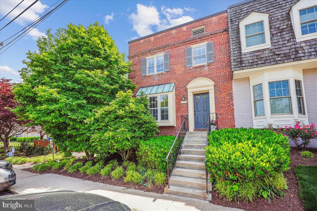 6705 Hillandale Rd in Chevy Chase, MD - Building Photo