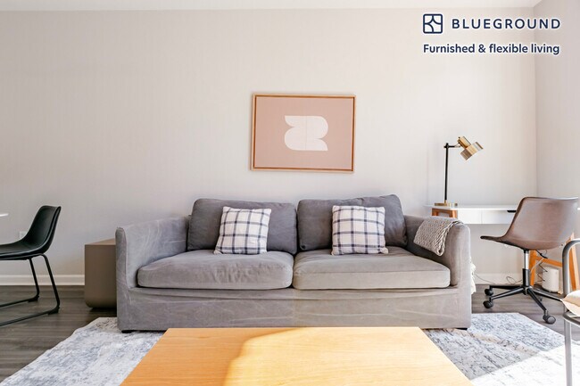 5684 Bay St, Unit FL6-ID1987 in Emeryville, CA - Building Photo - Building Photo