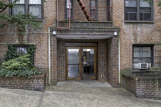 580 W 215th St in New York, NY - Building Photo - Building Photo