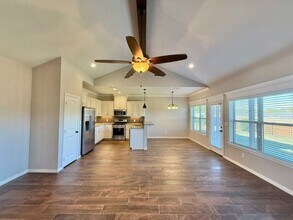 325 Kingdom Blvd in Lindale, TX - Building Photo - Building Photo