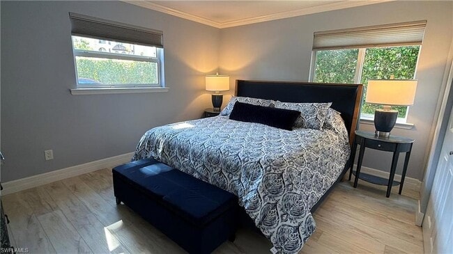 960 7th St S in Naples, FL - Foto de edificio - Building Photo