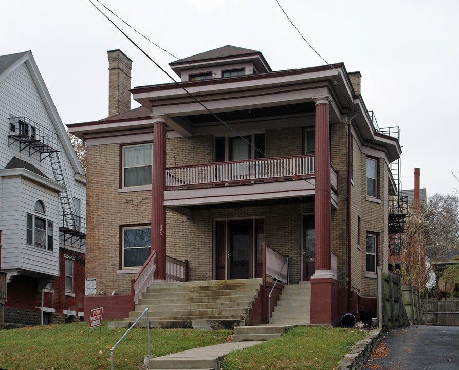 2223 Highland Ave in Cincinnati, OH - Building Photo