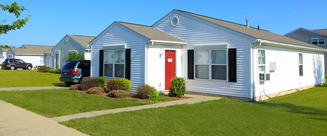 Elson Pointe Estates in Barberton, OH - Building Photo - Building Photo