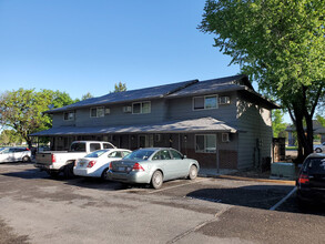 Holly Street Apartments in Nampa, ID - Building Photo - Building Photo