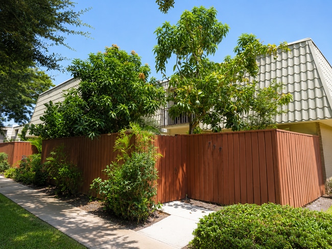 1700 Embassy Dr, Unit 708