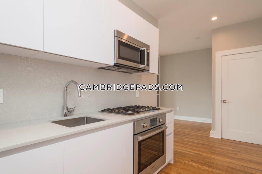 16 Forest St in Cambridge, MA - Building Photo