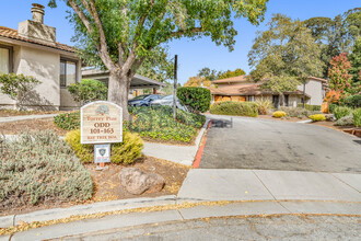 101 Torrey Pine Terrace in Santa Cruz, CA - Foto de edificio - Building Photo