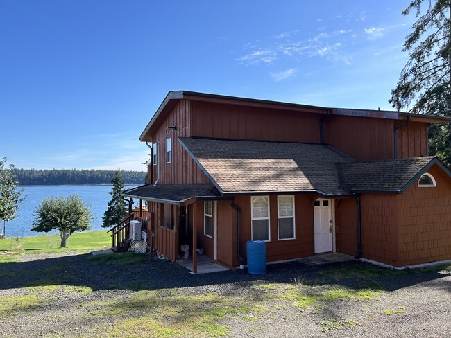 140 SE Teagle Dr in Shelton, WA - Foto de edificio - Building Photo