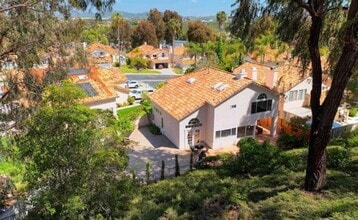 1688 Crystal Ridge Ct in Vista, CA - Building Photo - Building Photo