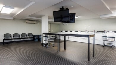 16-25-25 Putnam Ave, Unit 5f in Queens, NY - Building Photo - Building Photo