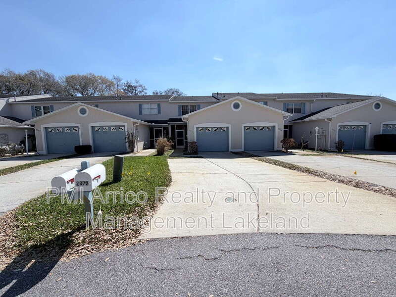 2372 Isle Royal Ct SE in Winter Haven, FL - Foto de edificio