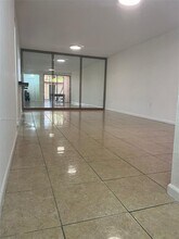 800 NE 199th St in Miami, FL - Building Photo - Building Photo