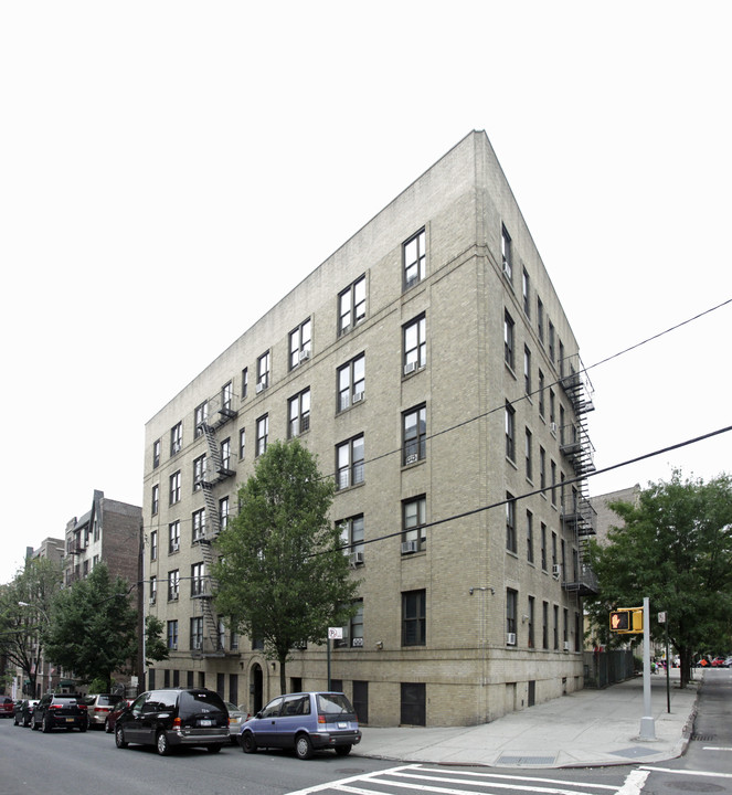 3235 Hull Ave in Bronx, NY - Building Photo