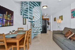 6966 Byron Ave in Miami Beach, FL - Building Photo
