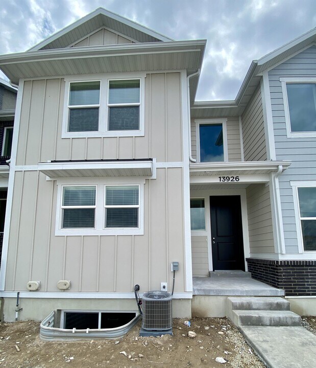 13926 S Champlin Peak Dr in Herriman, UT - Building Photo