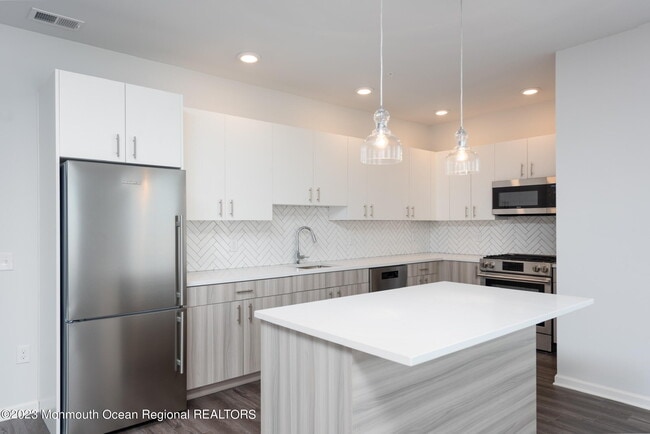 24 Mechanic St in Red Bank, NJ - Building Photo - Building Photo