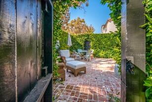 458 S Bedford Dr in Beverly Hills, CA - Building Photo