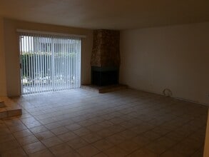 606 Rolling Green Dr in Las Vegas, NV - Building Photo - Building Photo