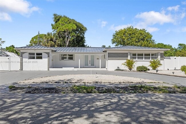 1221 SE 10th St in Deerfield Beach, FL - Building Photo - Building Photo