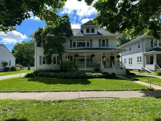 property at 1027 S Clay St