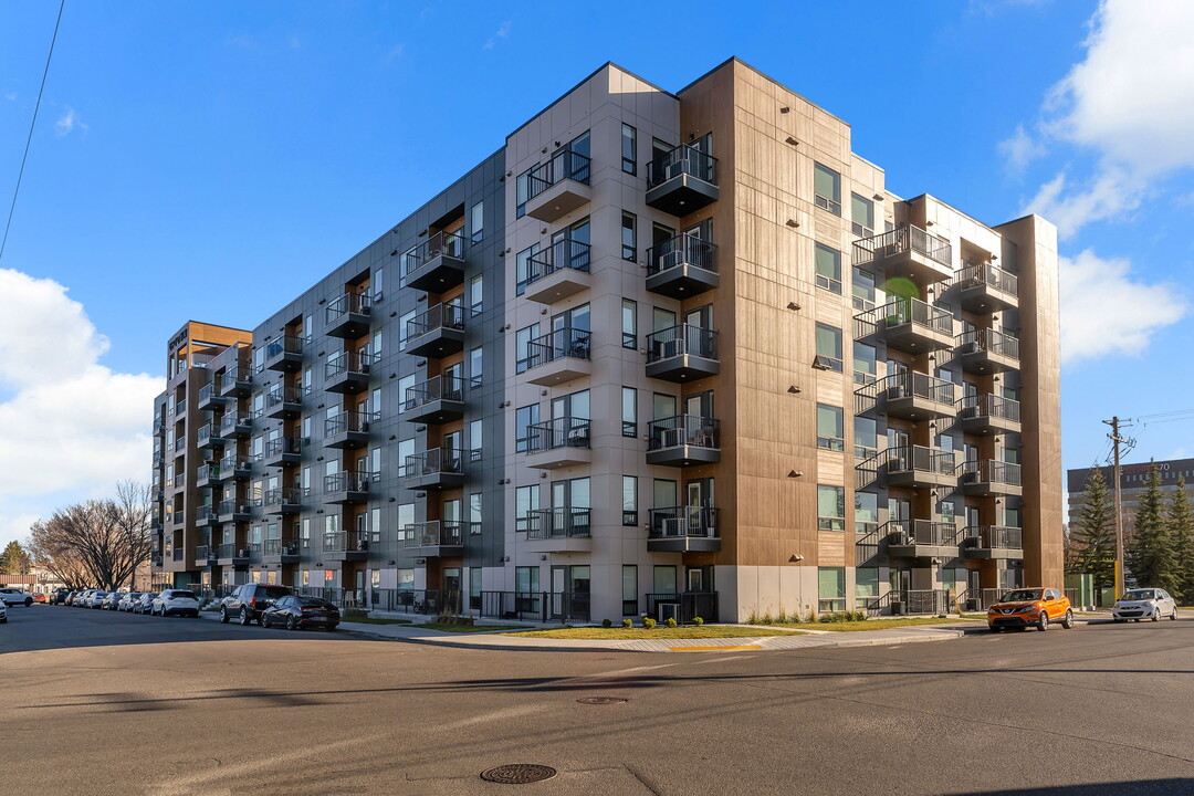 Kings Landing in Calgary, AB - Building Photo