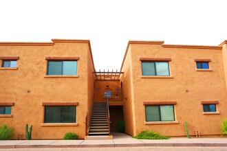 Cortland Las Casas in Tucson, AZ - Building Photo - Building Photo