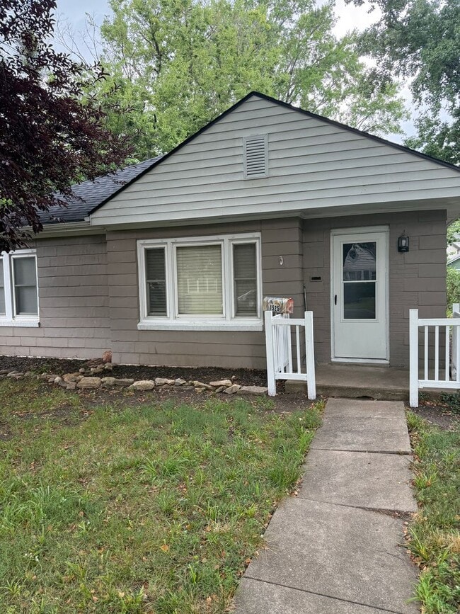 property at 1525 SW Wayne Ave