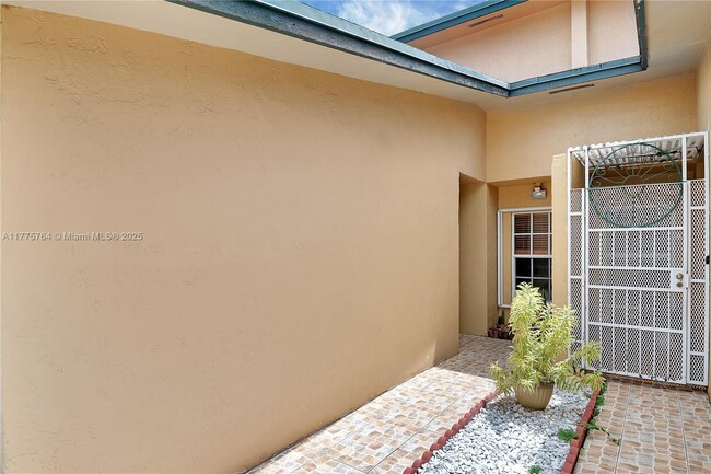11426 NW 4th Terrace in Miami, FL - Building Photo - Building Photo