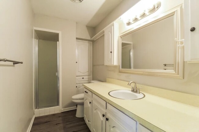 property at 807 Poinsettia Dr