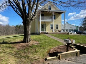 11 Elm St, Unit 1 in Southampton, MA - Building Photo