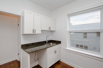 1914 N Drake Ave in Chicago, IL - Building Photo - Building Photo