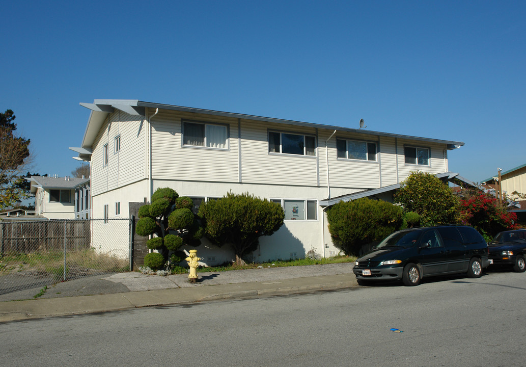 1384 Adobe Dr in Pacifica, CA - Building Photo