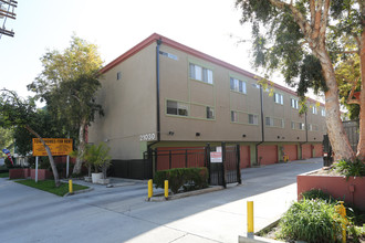 Valley Village So. Apartments in Canoga Park, CA - Building Photo - Building Photo