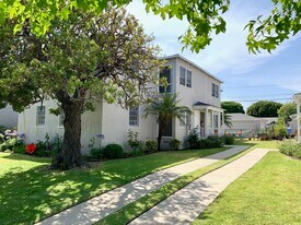 1037 Ocean Park Blvd, Unit ALowerFront in Santa Monica, CA - Building Photo