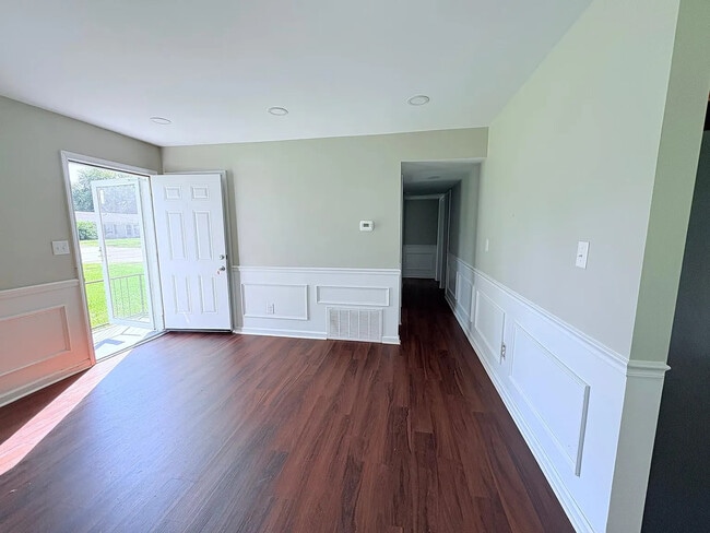 10806 Milwaukee Way in Louisville, KY - Building Photo - Building Photo