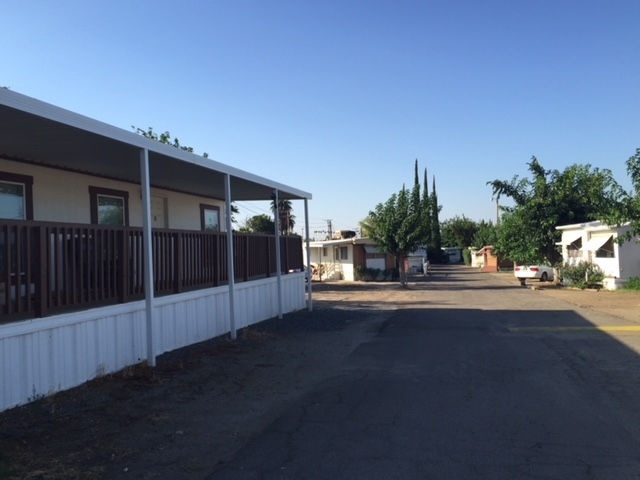 Porterville Mobile Village in Porterville, CA - Foto de edificio - Building Photo