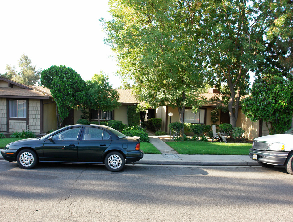 150 W 9th St in Clovis, CA - Foto de edificio