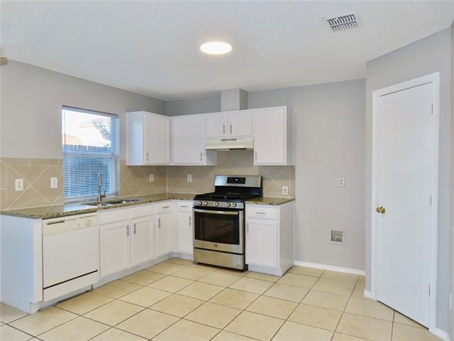 805 Gillon Dr in Arlington, TX - Building Photo - Building Photo