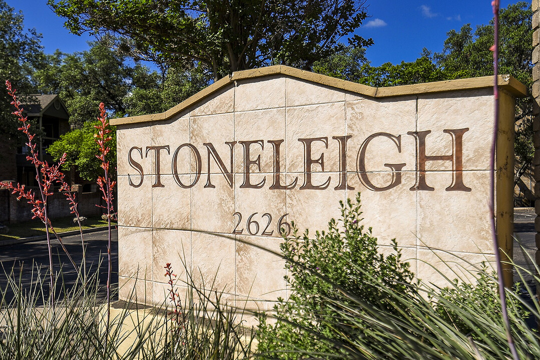 Stoneleigh Apartments in San Antonio, TX - Building Photo