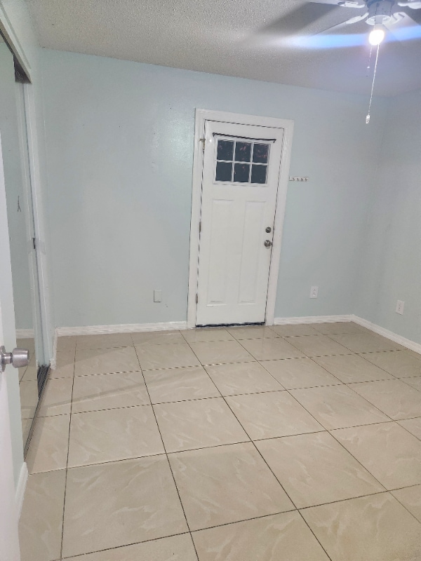 111 Hermosillo Dr in Kissimmee, FL - Foto de edificio - Building Photo