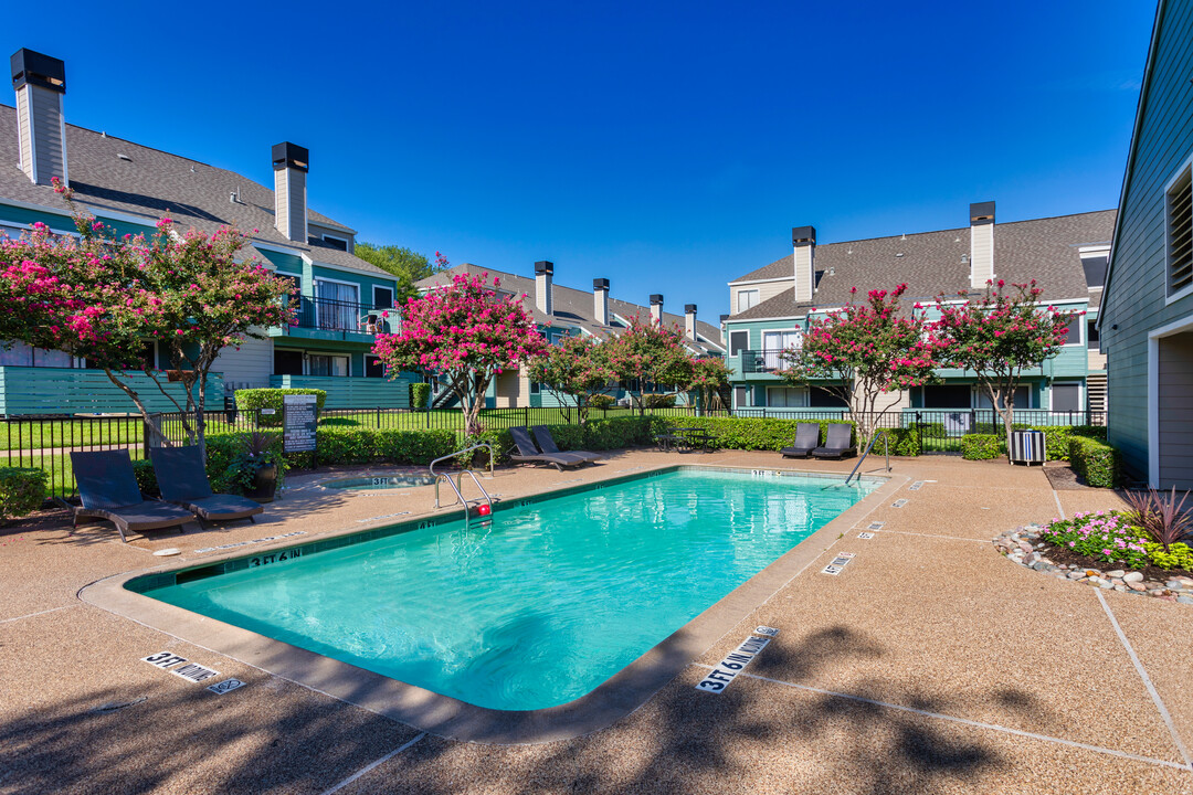 Colinas Pointe in Irving, TX - Foto de edificio