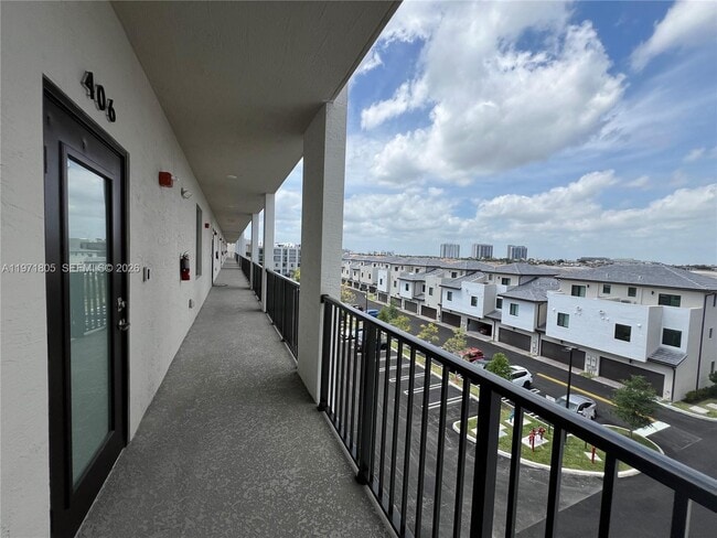 8001 NW 41st St in Doral, FL - Building Photo - Building Photo