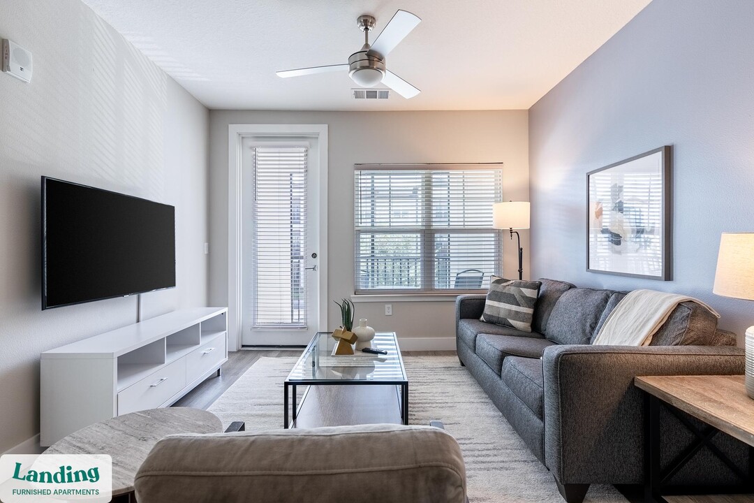 3060 Southcreek Blvd in Orlando, FL - Building Photo