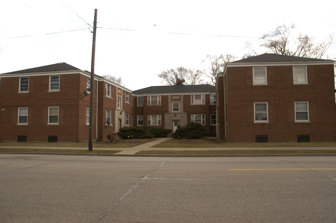 1009-1021 W Glen Flora Ave in Waukegan, IL - Building Photo