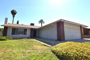 25899 Amapolas St in Loma Linda, CA - Building Photo